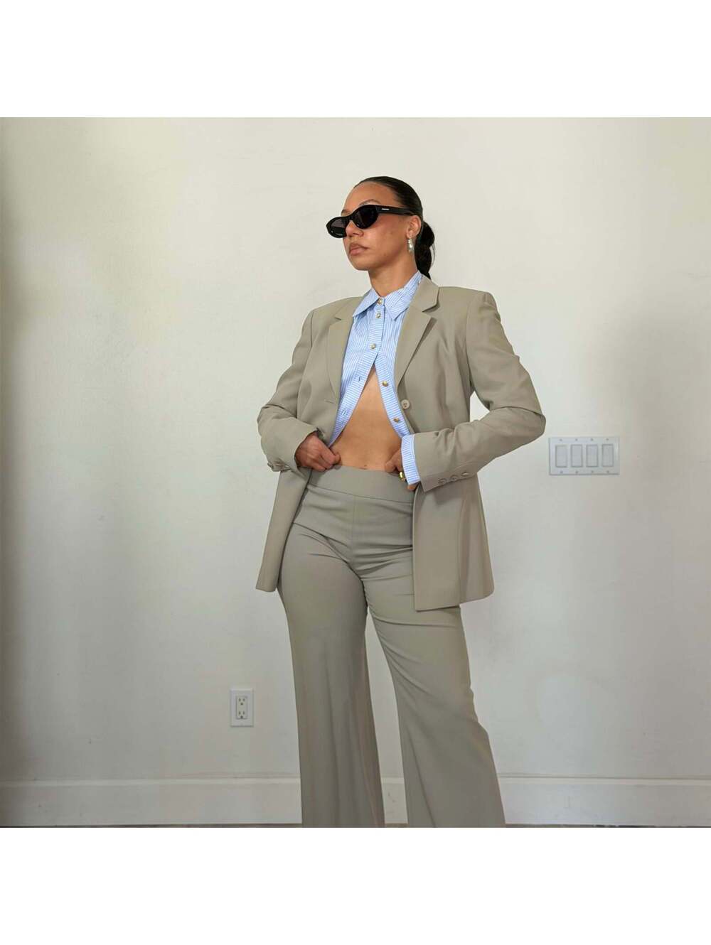 Escada - Picture 4 of 9